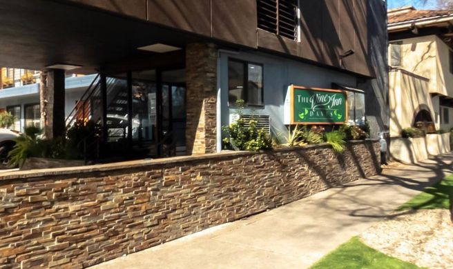 The Vine Inn Davis Exterior