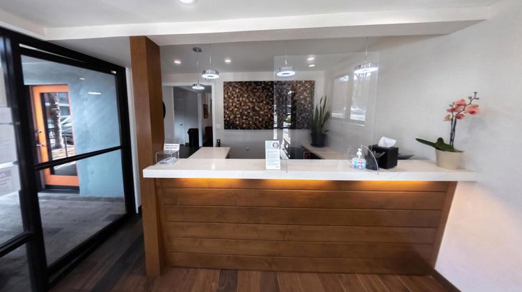 The Vine Inn Davis Lobby
