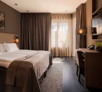 The Lamp Hotel Room
