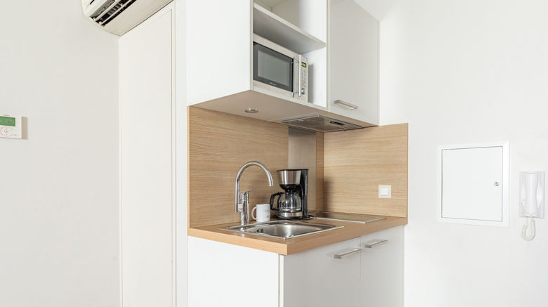<b>Appart'City Bordeaux Chatrons Room</b>. Images powered by <a href="https://www.leonardoworldwide.com/" title="Leonardo Worldwide" target="_blank">Leonardo</a>.