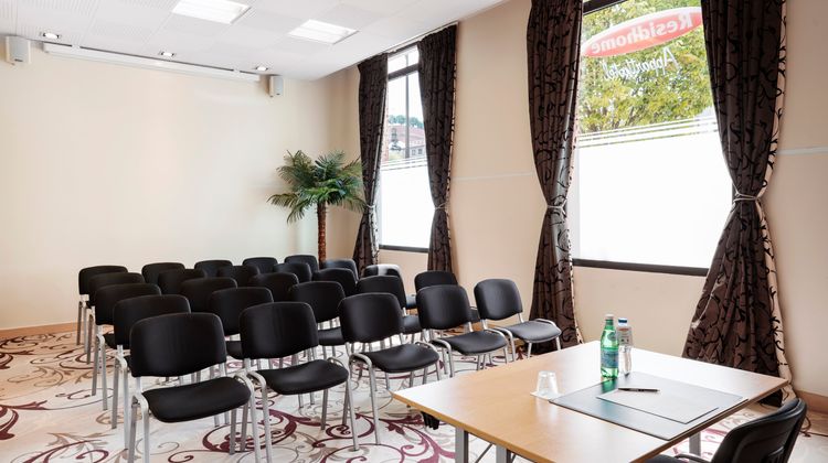 Residhome Appart Hotel Paris-Evry Meeting