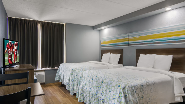 HomeTowne Conference Chicago N Aurora Room