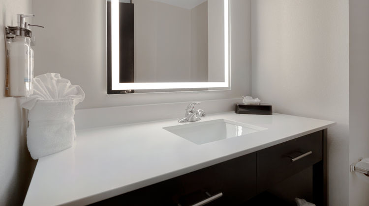 Holiday Inn Express & Suites Room