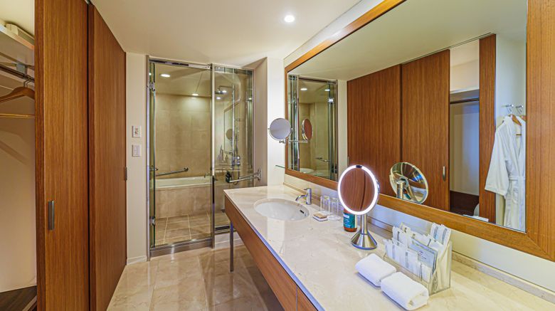 <b>Crowne Plaza ANA Hiroshima Room</b>. Images powered by <a href="https://www.leonardoworldwide.com/" title="Leonardo Worldwide" target="_blank">Leonardo</a>.