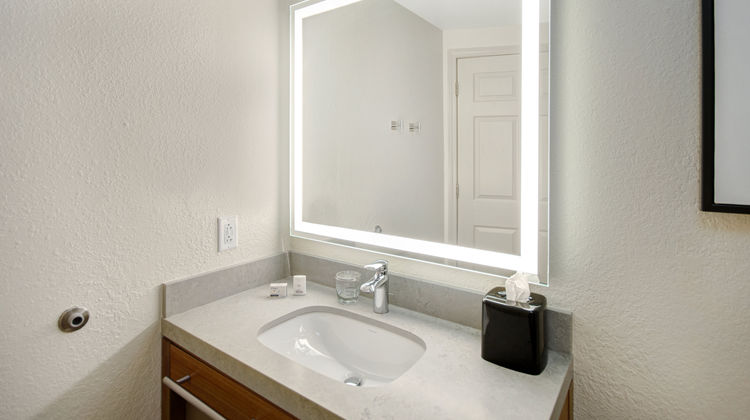 Candlewood Suites Columbia-Ft. Jackson Room