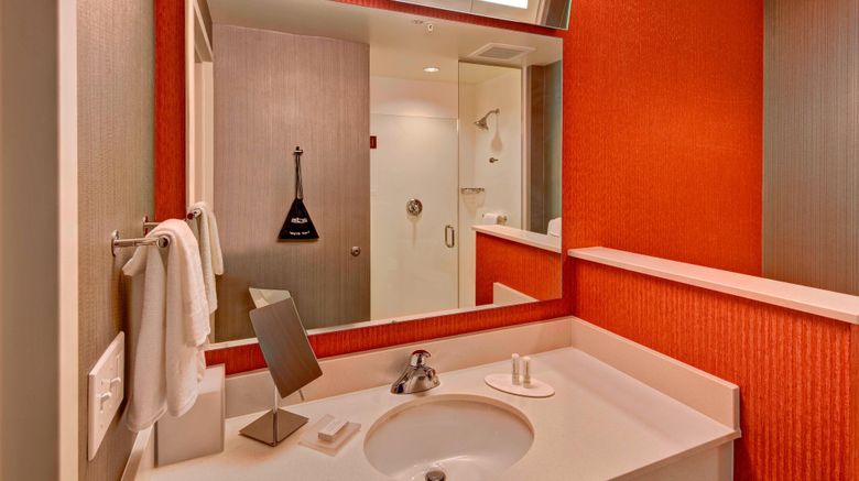 <b>Courtyard Westbury Long Island Room</b>. Images powered by <a href="https://www.leonardoworldwide.com/" title="Leonardo Worldwide" target="_blank">Leonardo</a>.