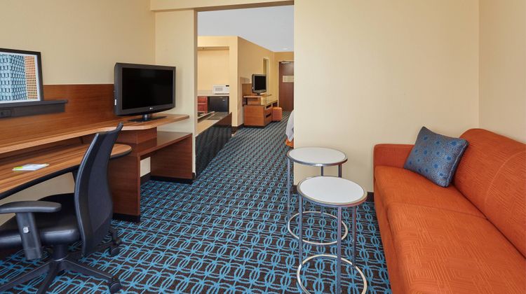 Fairfield Inn & Suites Chicago Lombard Room