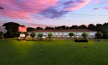 Red Roof Inn & Suites Vineland - Buena