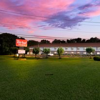 Red Roof Inn & Suites Vineland - Buena