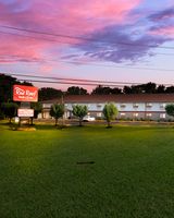 Red Roof Inn & Suites Vineland - Buena