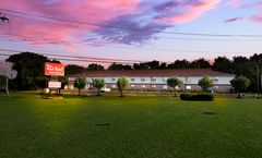 Red Roof Inn & Suites Vineland - Buena