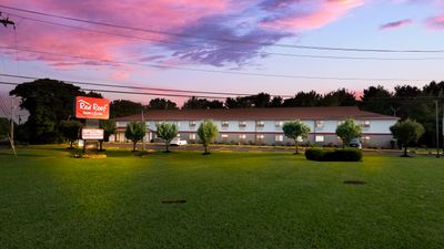 Red Roof Inn & Suites Vineland - Buena