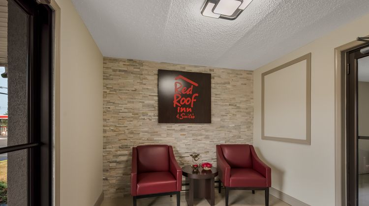 Red Roof Inn & Suites Vineland - Buena Lobby