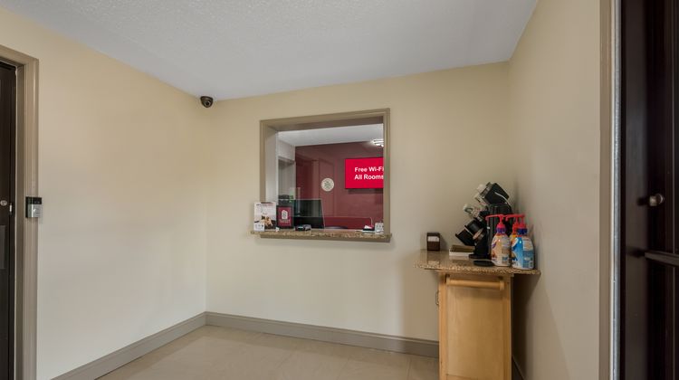 Red Roof Inn & Suites Vineland - Buena Lobby