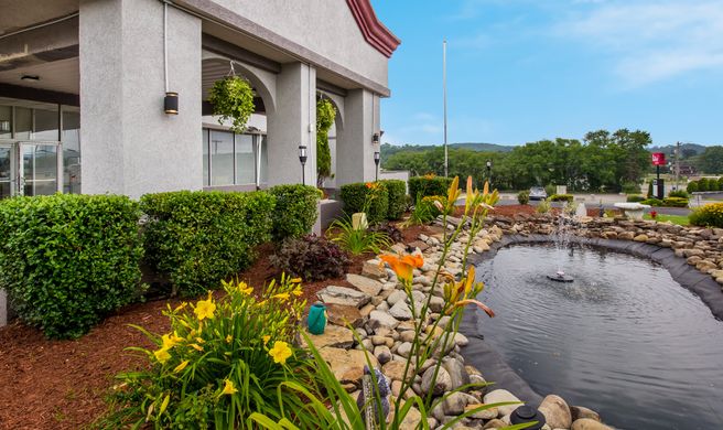 Red Roof Inn New Stanton Exterior