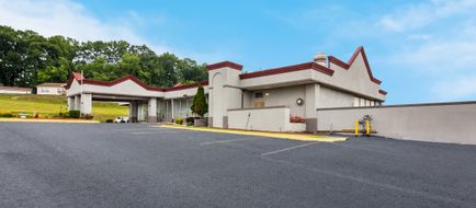Red Roof Inn New Stanton Exterior