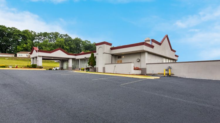 Red Roof Inn New Stanton Exterior