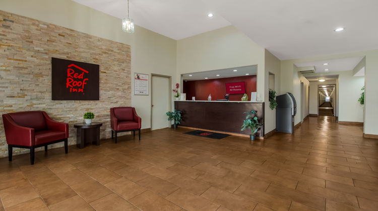 Red Roof Inn New Stanton Lobby