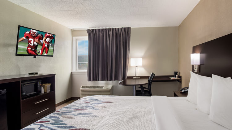 Red Roof Inn New Stanton Room