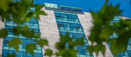 Holiday Inn Express Yerevan Exterior