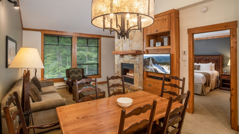 <b>First Tracks Lodge Room</b>. Images powered by <a href="https://www.leonardoworldwide.com/" title="Leonardo Worldwide" target="_blank">Leonardo</a>.