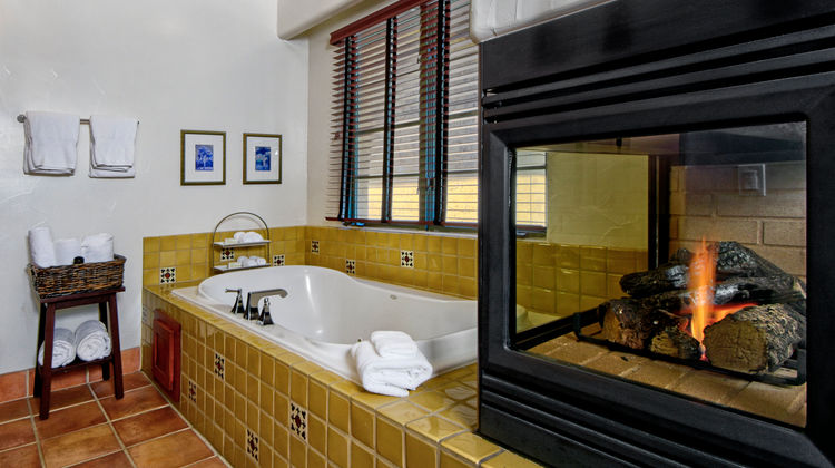 Hotel Los Gatos Suite