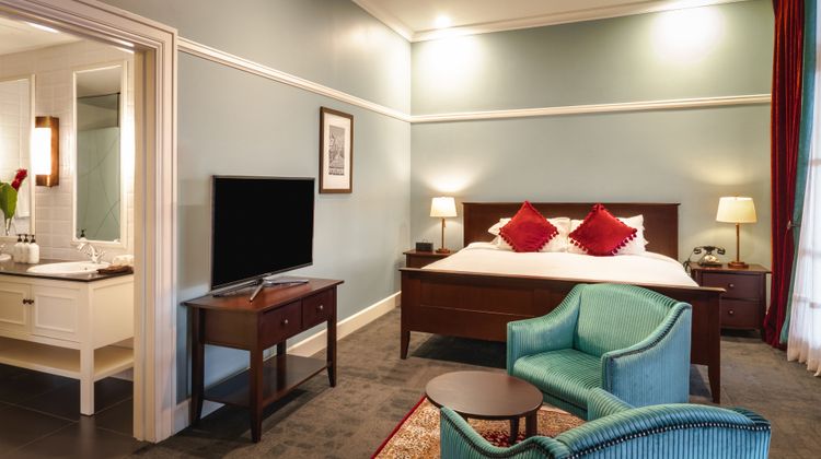 Grand Pacific Hotel Suite
