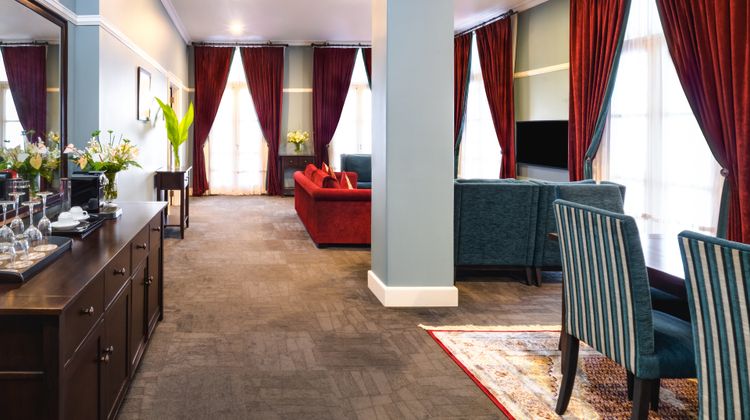 Grand Pacific Hotel Suite