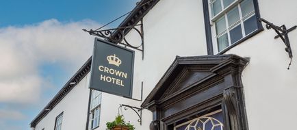 Crown Hotel Exterior