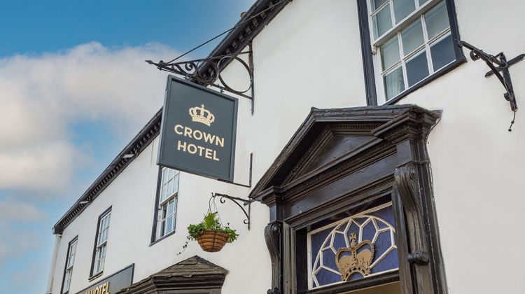 Crown Hotel Exterior