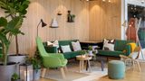 <b>Zoku Paris Room</b>. Images powered by <a href="https://www.leonardoworldwide.com/" title="Leonardo Worldwide" target="_blank">Leonardo</a>.
