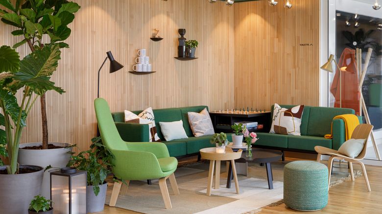 <b>Zoku Paris Room</b>. Images powered by <a href="https://www.leonardoworldwide.com/" title="Leonardo Worldwide" target="_blank">Leonardo</a>.