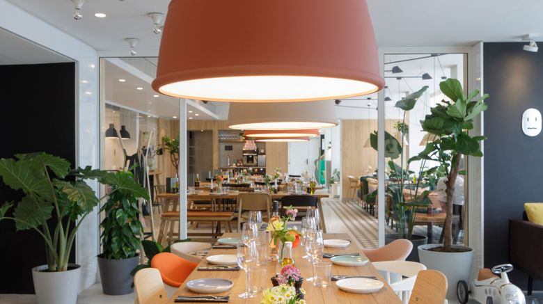 <b>Zoku Paris Meeting</b>. Images powered by <a href="https://www.leonardoworldwide.com/" title="Leonardo Worldwide" target="_blank">Leonardo</a>.