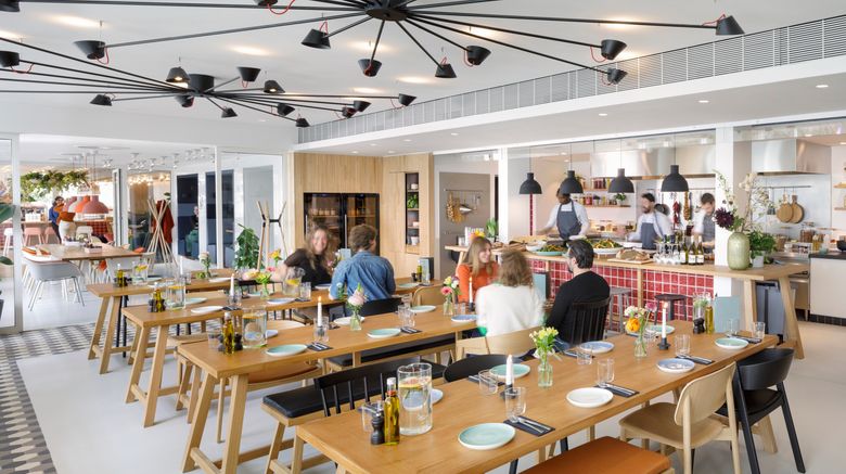 <b>Zoku Paris Restaurant</b>. Images powered by <a href="https://www.leonardoworldwide.com/" title="Leonardo Worldwide" target="_blank">Leonardo</a>.