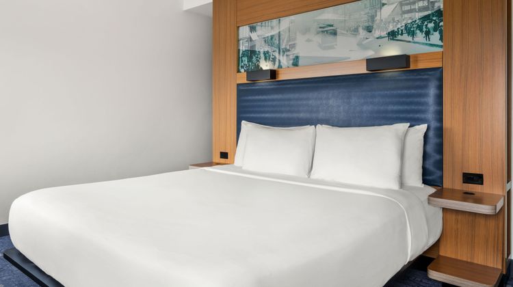 aloft Chicago O'Hare Room