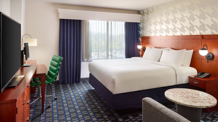 Courtyard by Marriott Crystal City Room
