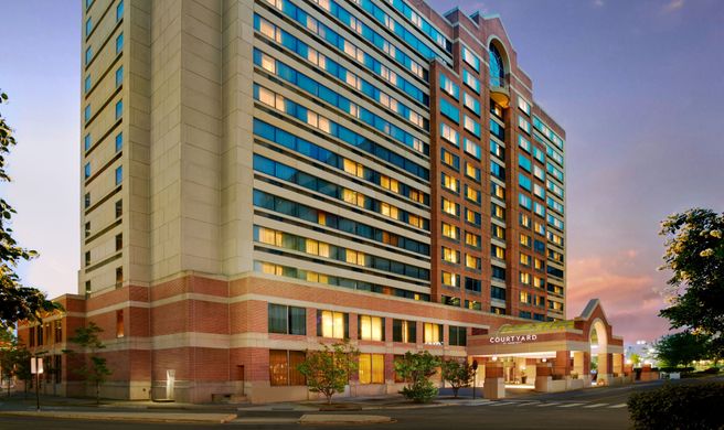 Courtyard by Marriott Crystal City Exterior