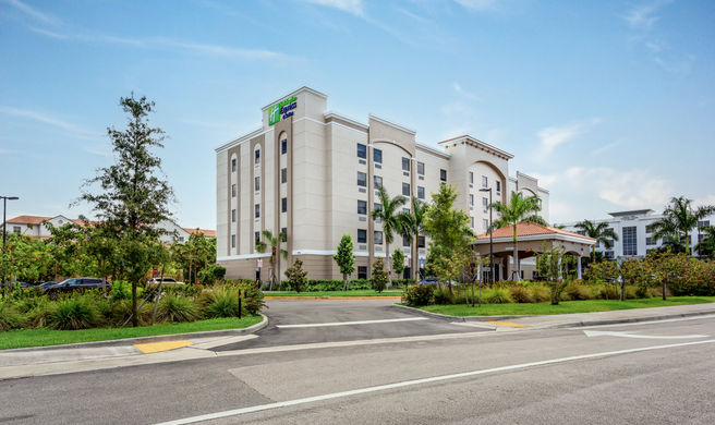 Holiday Inn Express & Suites Miramar Exterior
