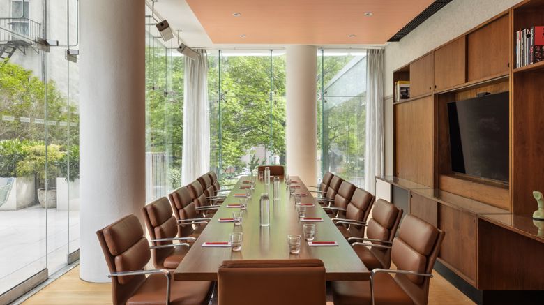 <b>The Standard, East Village Meeting</b>. Images powered by <a href="https://www.leonardoworldwide.com/" title="Leonardo Worldwide" target="_blank">Leonardo</a>.