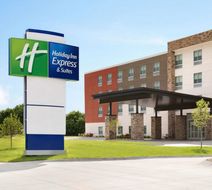 Holiday Inn Express & Suites Marinette Exterior