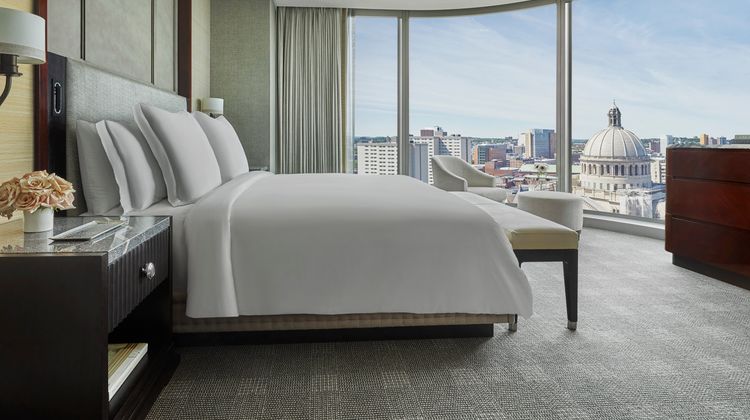 Four Seasons One Dalton Street Suite