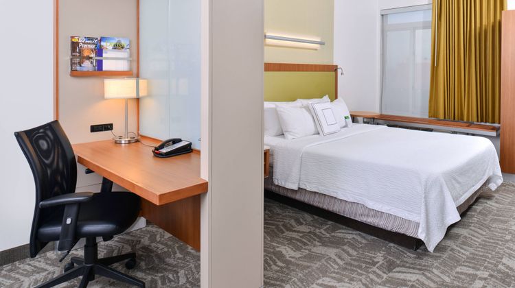 SpringHill Suites Detroit Metro Airport Suite