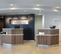 Courtyard by Marriott Edison Woodbridge Lobby