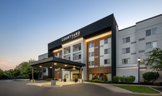 Courtyard by Marriott Edison Woodbridge Exterior