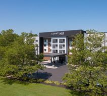 Courtyard by Marriott Edison Woodbridge Exterior