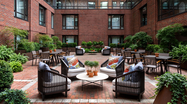 <b>Four Seasons Hotel Boston Exterior</b>. Images powered by <a href="https://www.leonardoworldwide.com/" title="Leonardo Worldwide" target="_blank">Leonardo</a>.
