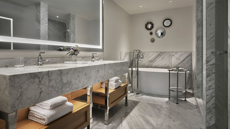 <b>Four Seasons Hotel New Orleans Room</b>. Images powered by <a href="https://www.leonardoworldwide.com/" title="Leonardo Worldwide" target="_blank">Leonardo</a>.