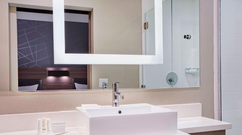 <b>SpringHill Suites Milwaukee Downtown Room</b>. Images powered by <a href="https://www.leonardoworldwide.com/" title="Leonardo Worldwide" target="_blank">Leonardo</a>.