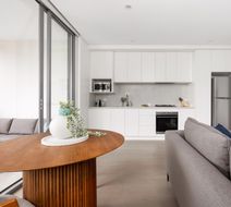 Urban Rest - Azure Apartments Bondi Room