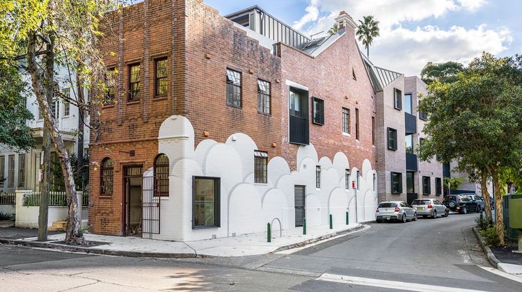Urban Rest - The 249 Darlinghurst Exterior